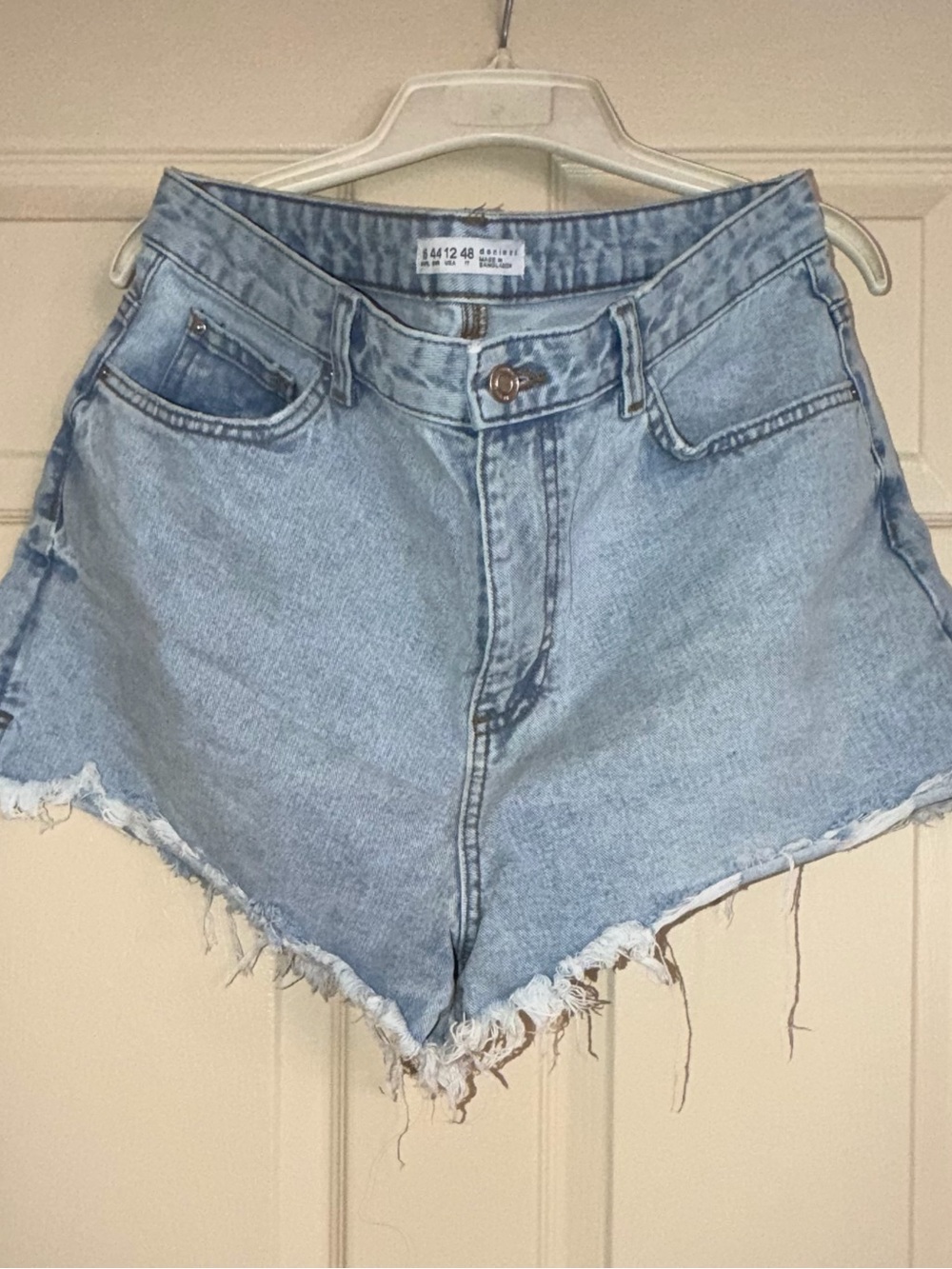 High-Waist Light Blue Denim Shorts - Casual Frayed Hem